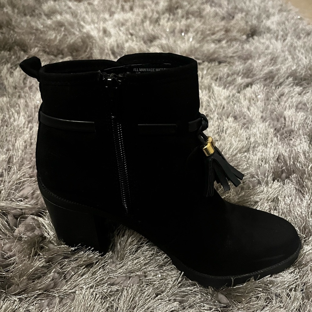 Jaclyn Smith Block Heel Ankle Boots